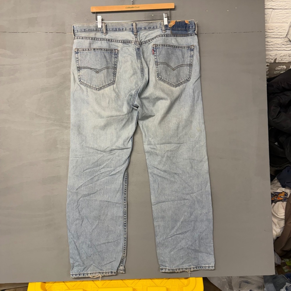Vintage Levis 550 Relaxed Fit Light Wash Blue Denim Jeans Mens 39x28.5 - Picture 4 of 7